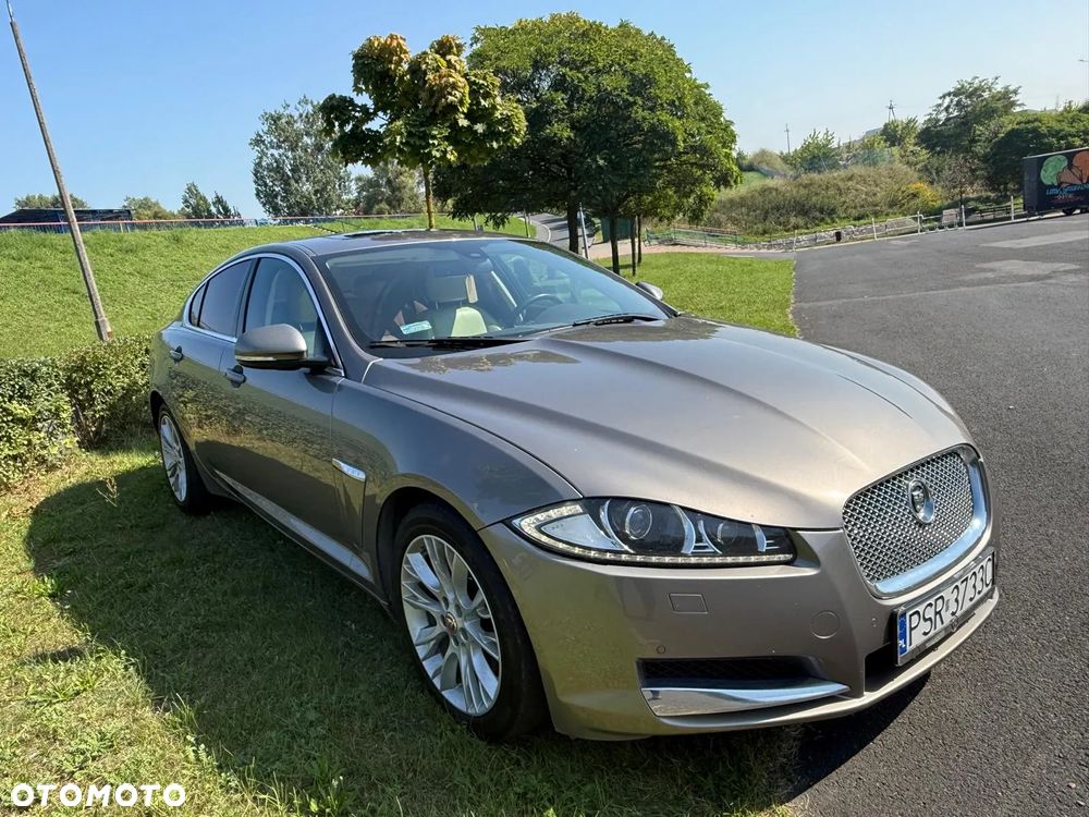 Jaguar XF 3.0 V6 D Luxury - 17