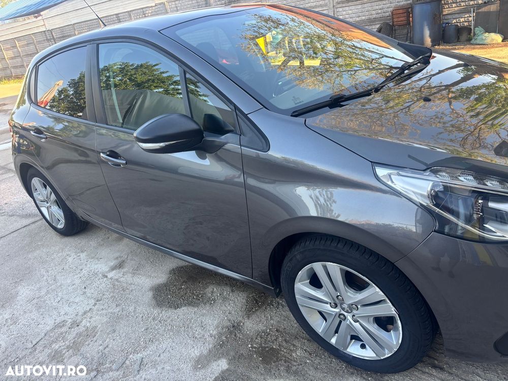 Peugeot 208 1.2 L PureTech Style - 5