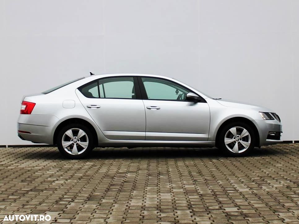 Skoda Octavia 2.0 TDI Ambition - 6