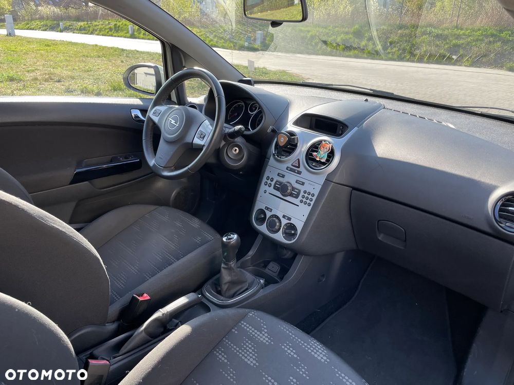 Opel Corsa 1.4 16V Innovation - 9