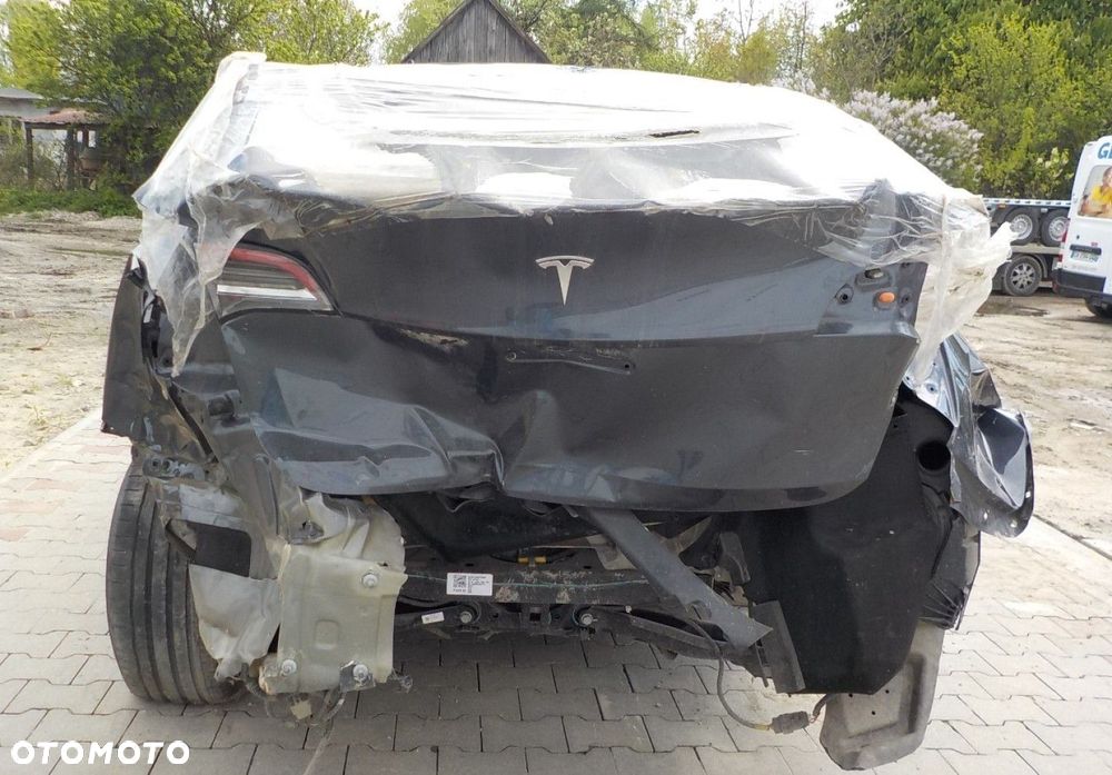 Tesla Model Y RWD - 8