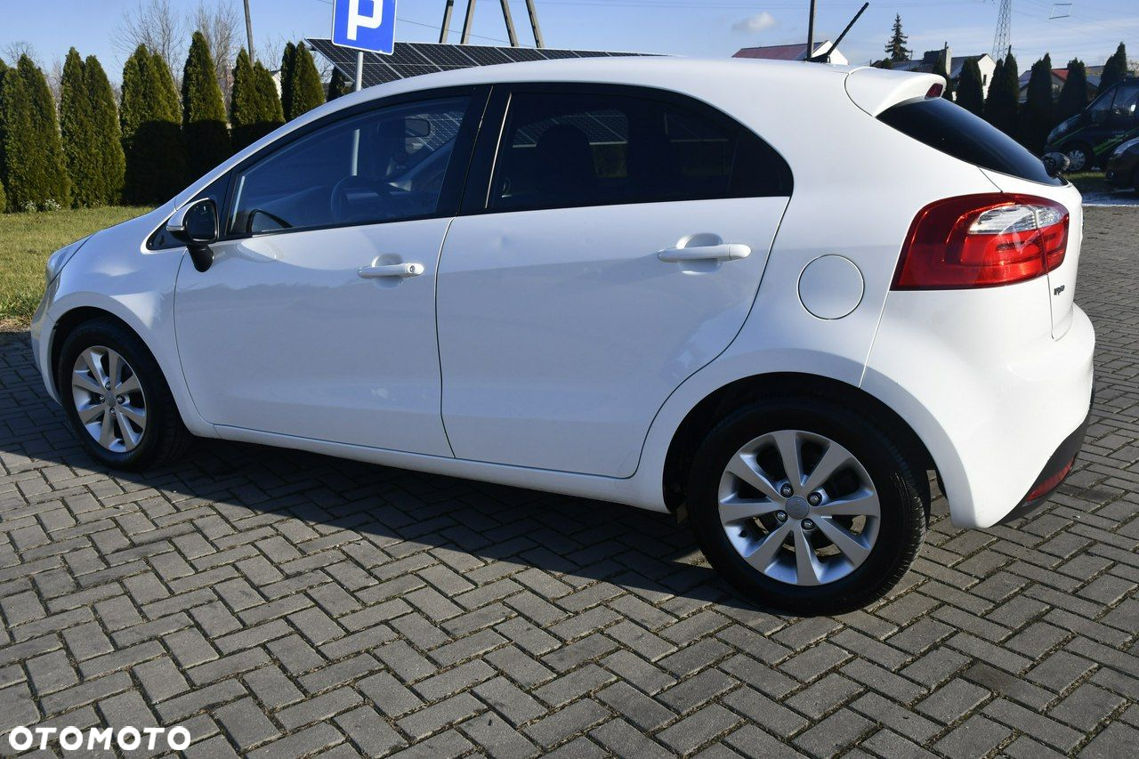 Kia Rio - 11