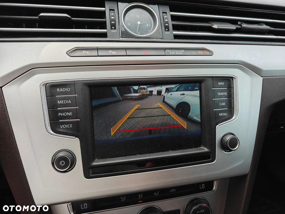 Volkswagen Passat - 11