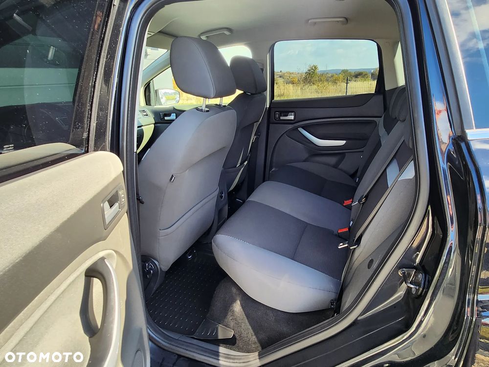 Ford Kuga 2.0 TDCi 4x4 Titanium - 34
