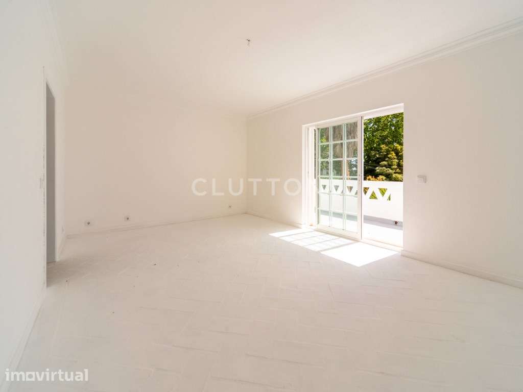 Moradia T5 em S. Pedro do Estoril com jardim, piscina e solário - Grande imagem: 4/35