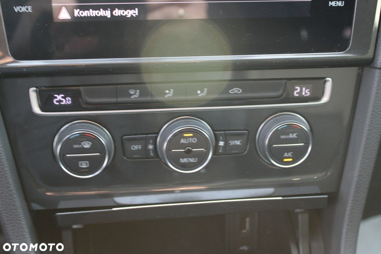 Volkswagen Golf - 28