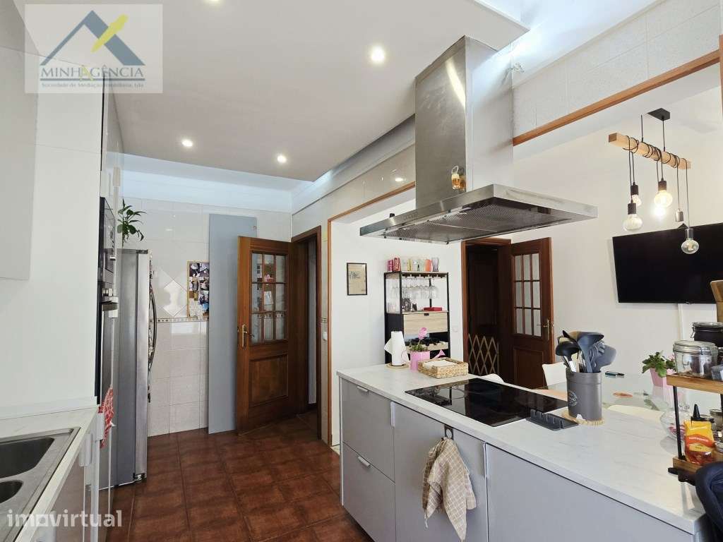 Apartamento Duplex T6 com terraço e varandas em Setúbal - Grande imagem: 4/45