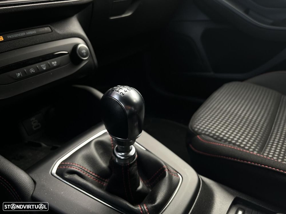 Ford Focus 1.0 EcoBoost MHEV ST-Line X - 16
