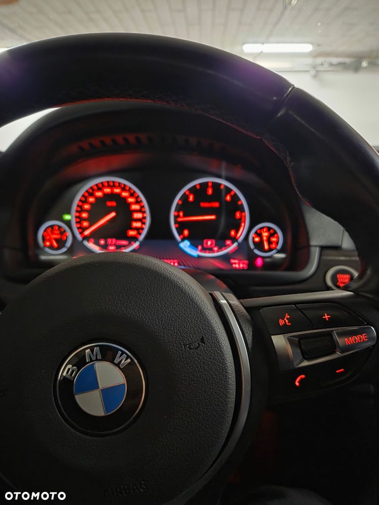 BMW Seria 5 520d xDrive - 11