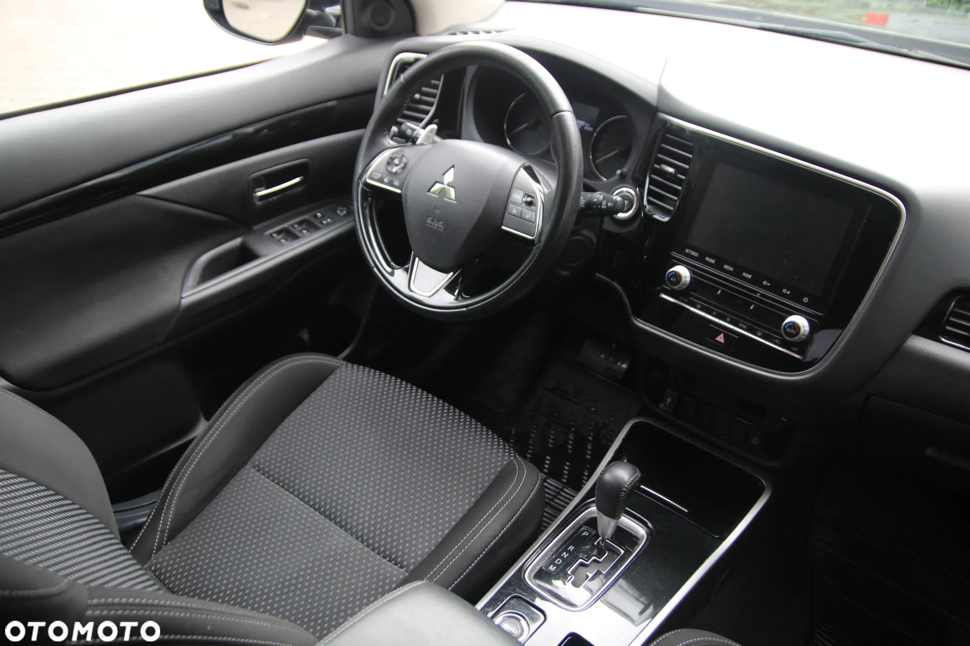 Mitsubishi Outlander 2.0 Intense + 4WD CVT - 13