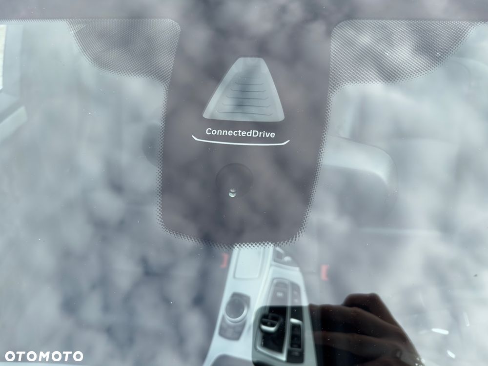 BMW Seria 5 528i Touring Sport-Aut Luxury Line - 33