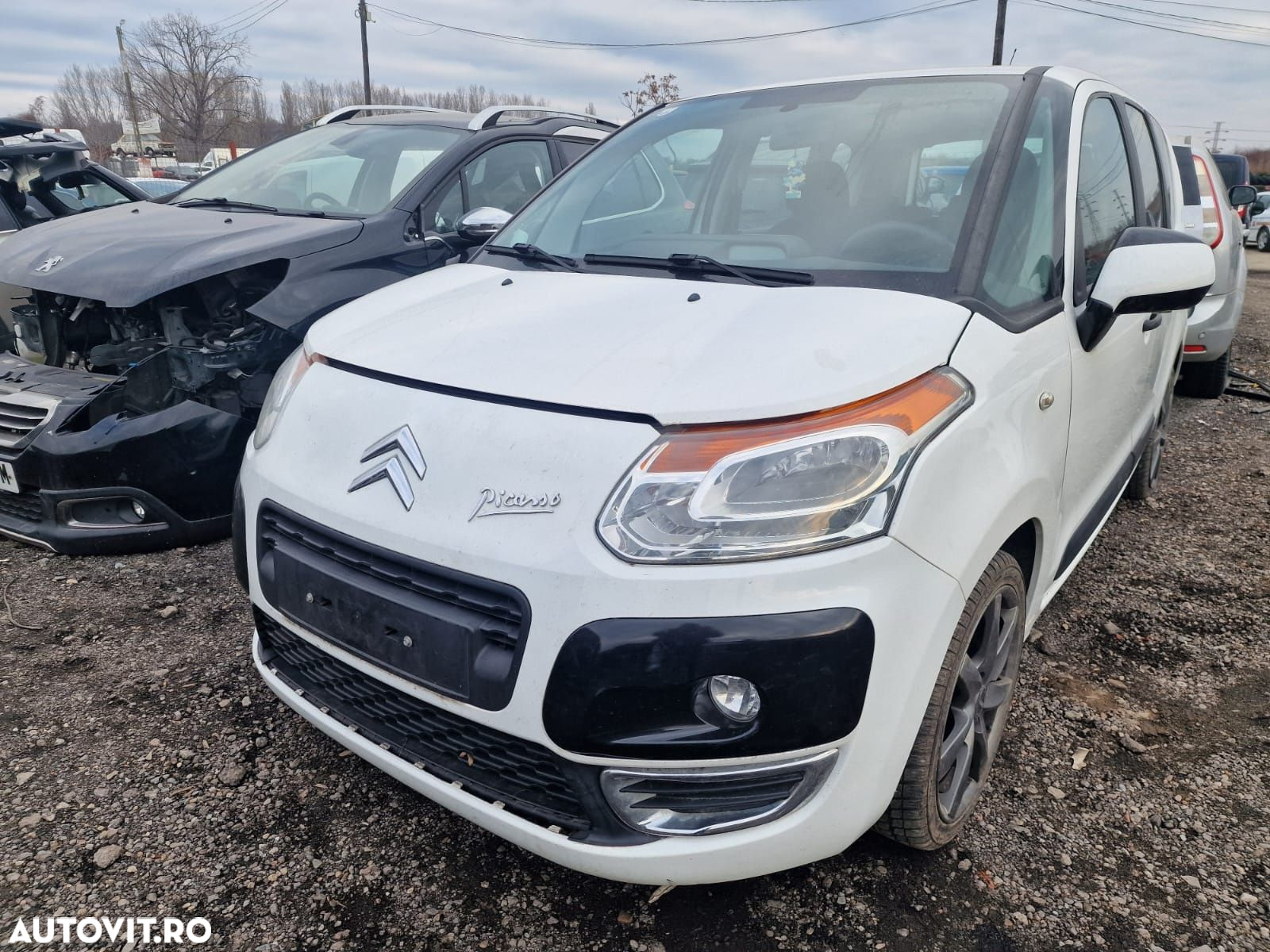 Dezmembram Citroen C3 Picasso 2011 1.4 benzina 8FP - 4