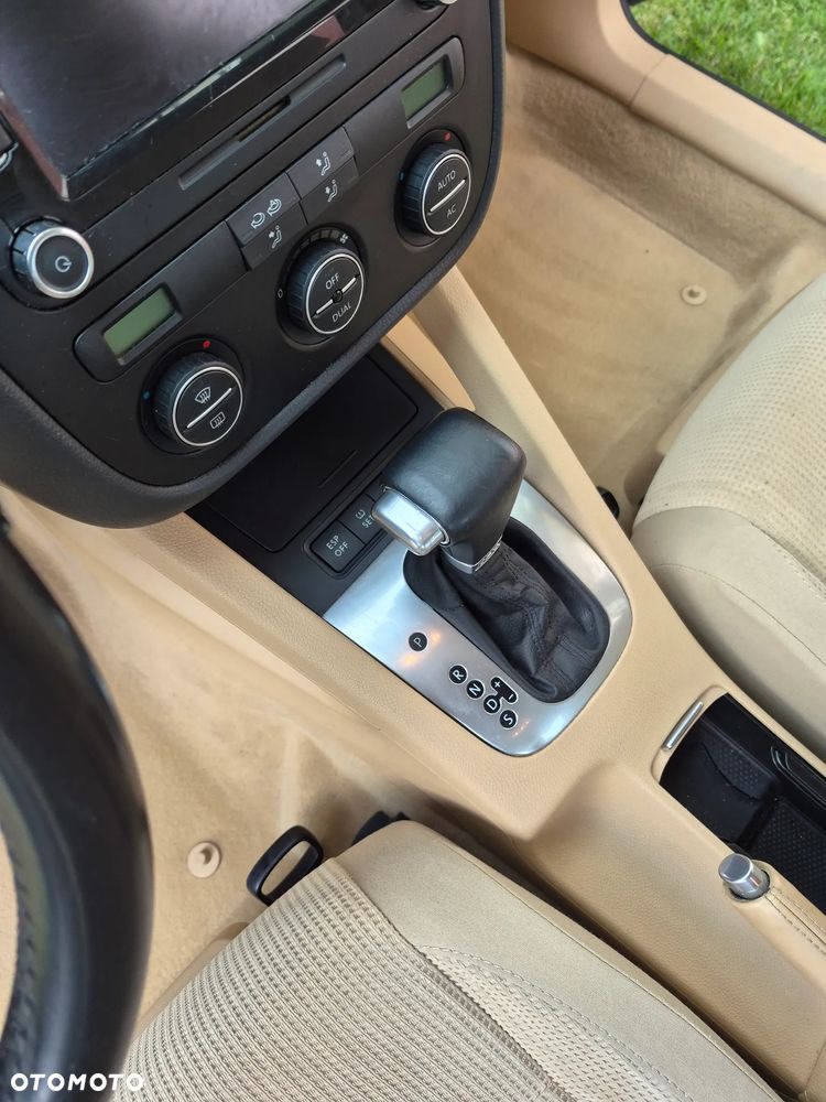 Volkswagen Jetta 2.0 TDI Comfortline DSG - 9