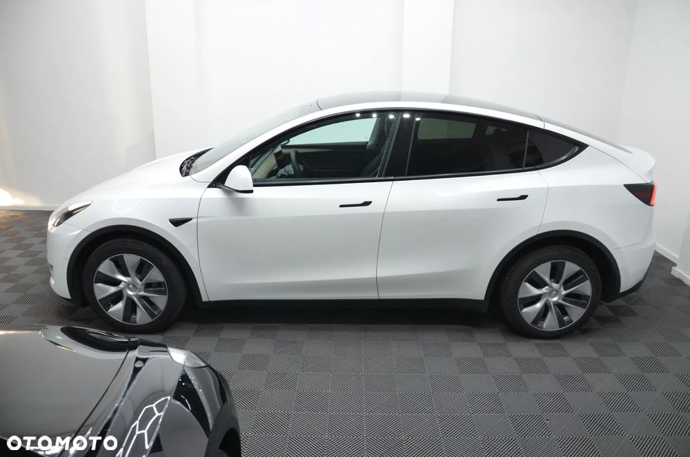 Tesla Model Y Long Range AWD - 5