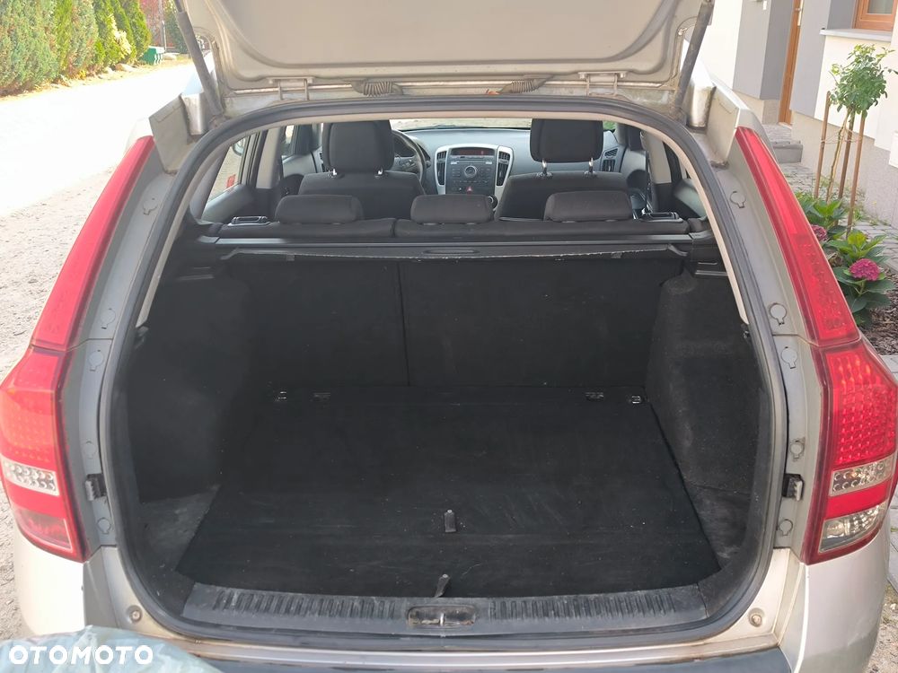 Kia Ceed 2010 photo 2