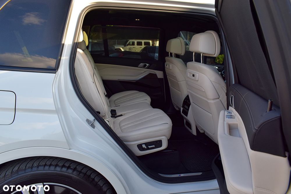 BMW X7 M50i - 8