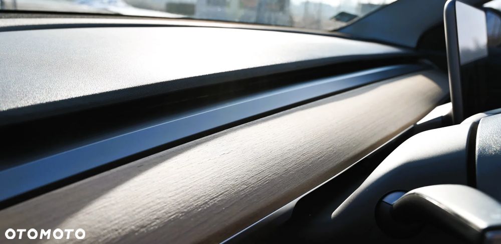 Tesla Model 3 Long Range AWD - 29