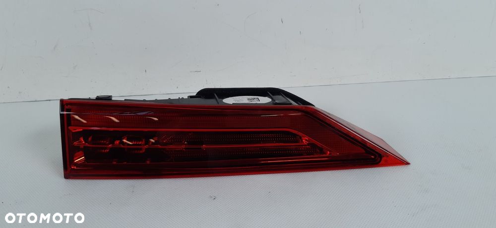 VOLVO XC60 II LAMPA PRAWA TYŁ 31446618 - 1