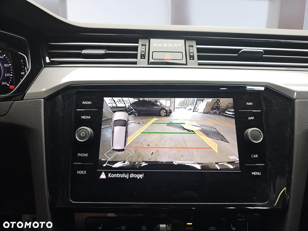 Volkswagen Passat - 17