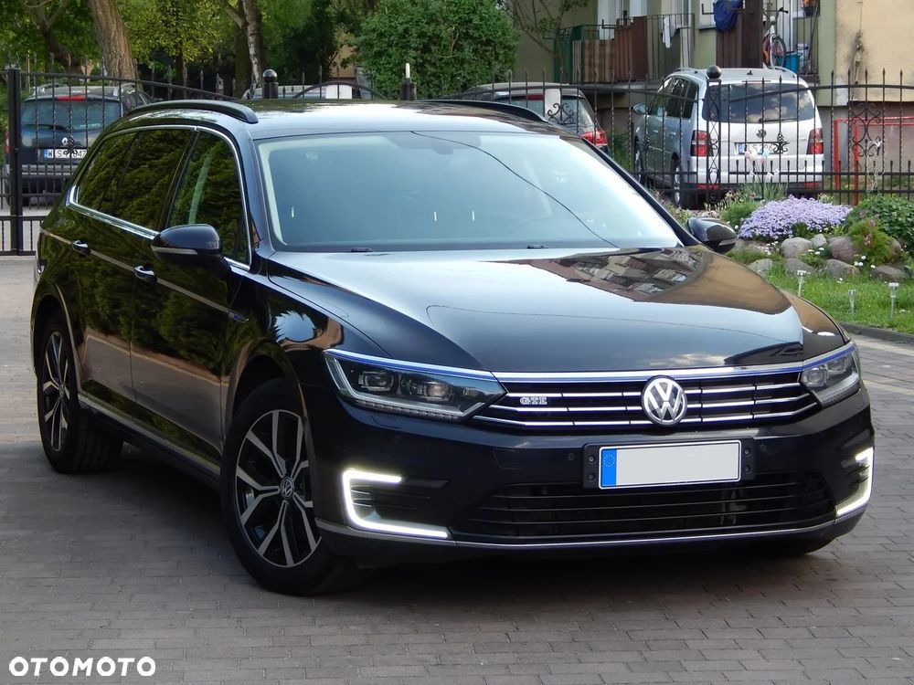 Volkswagen Passat - 1