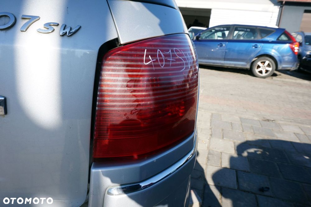 LAMPA TYLNA PRAWA 407 SW KOMBI  PEUGEOT 2004-2007 - 3