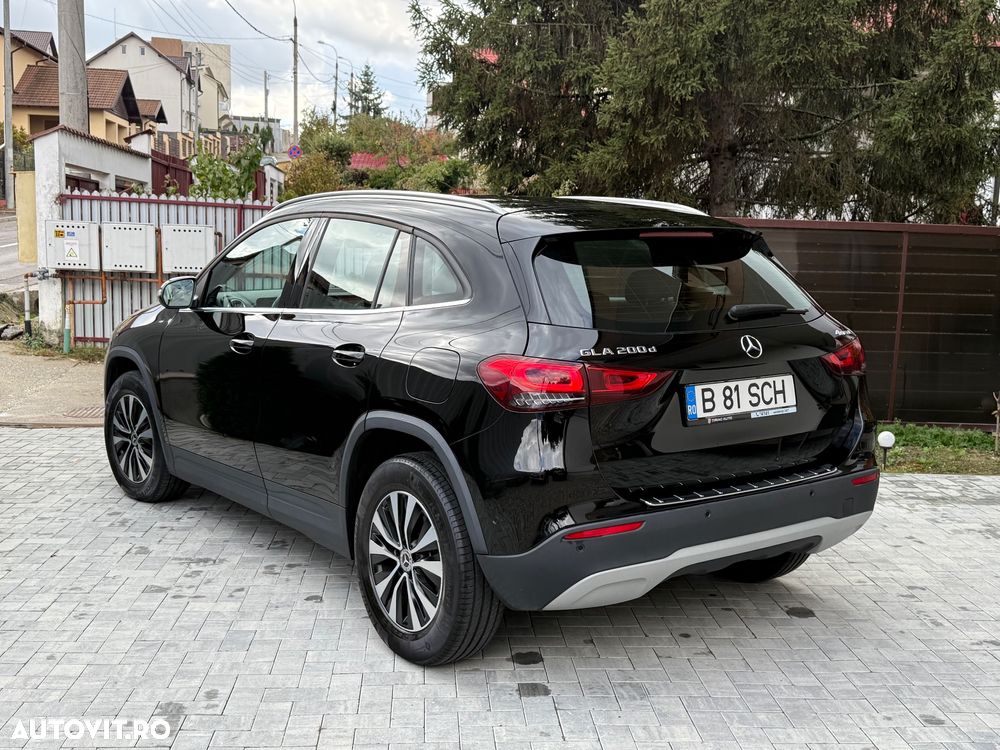 Mercedes-Benz GLA 200 d 4Matic 8G-DCT - 2