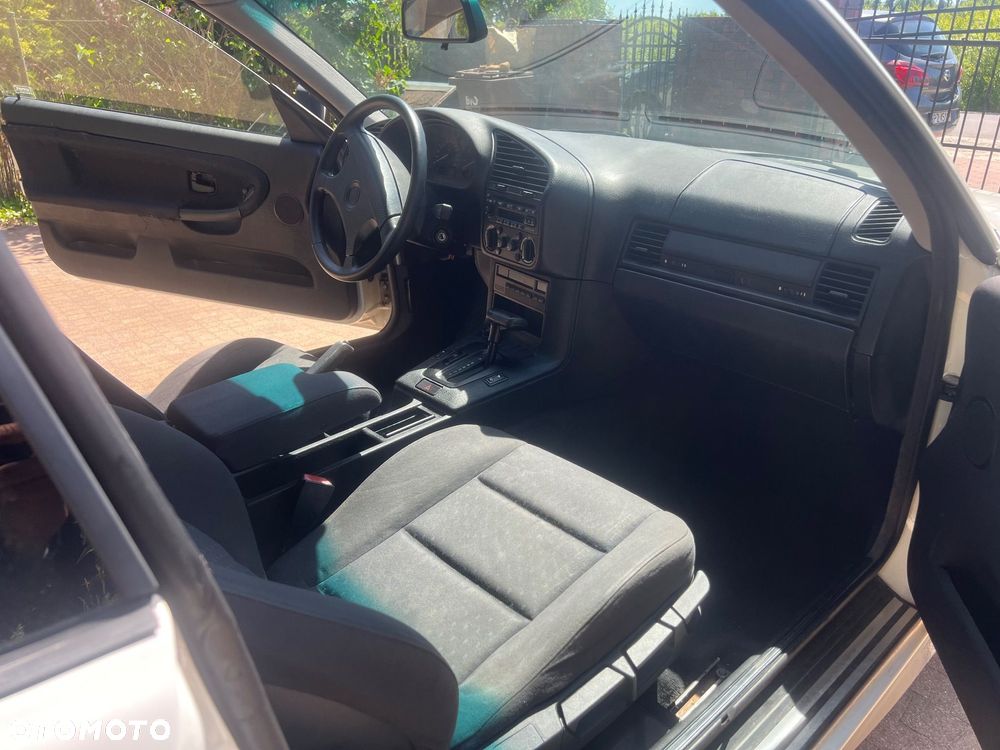 BMW Seria 3 318is - 10