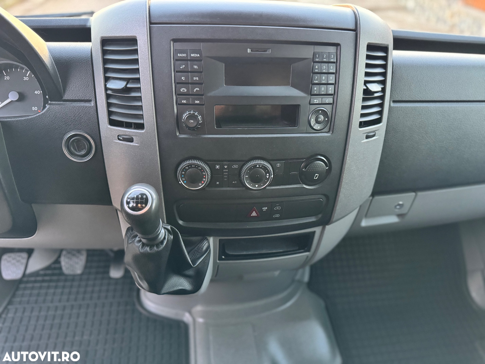 Mercedes-Benz Sprinter - 10