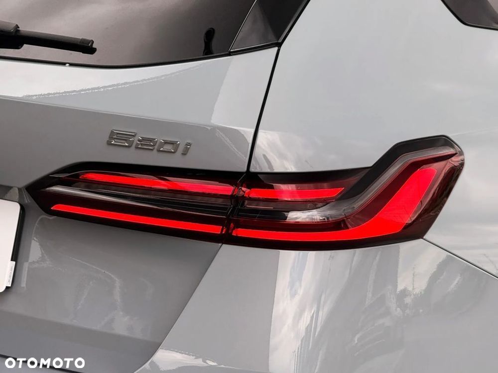 BMW Seria 5 520i - 38