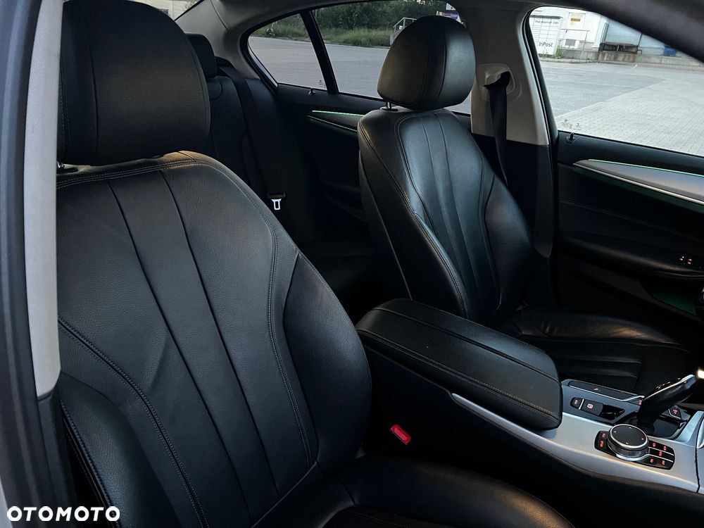 BMW Seria 5 530i Luxury Line sport - 12