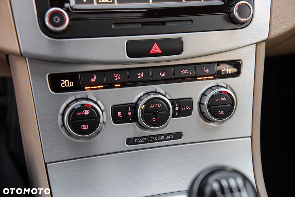 Volkswagen Passat Variant 1.4 TSI ACT (BlueMotion Technology) Highline - 25