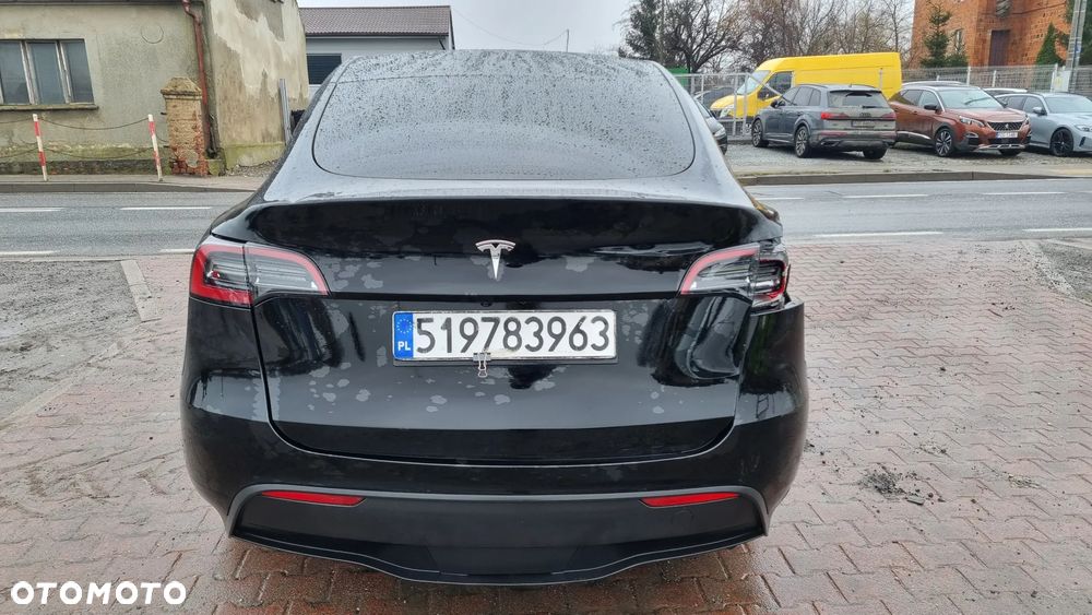 Tesla Y - 9