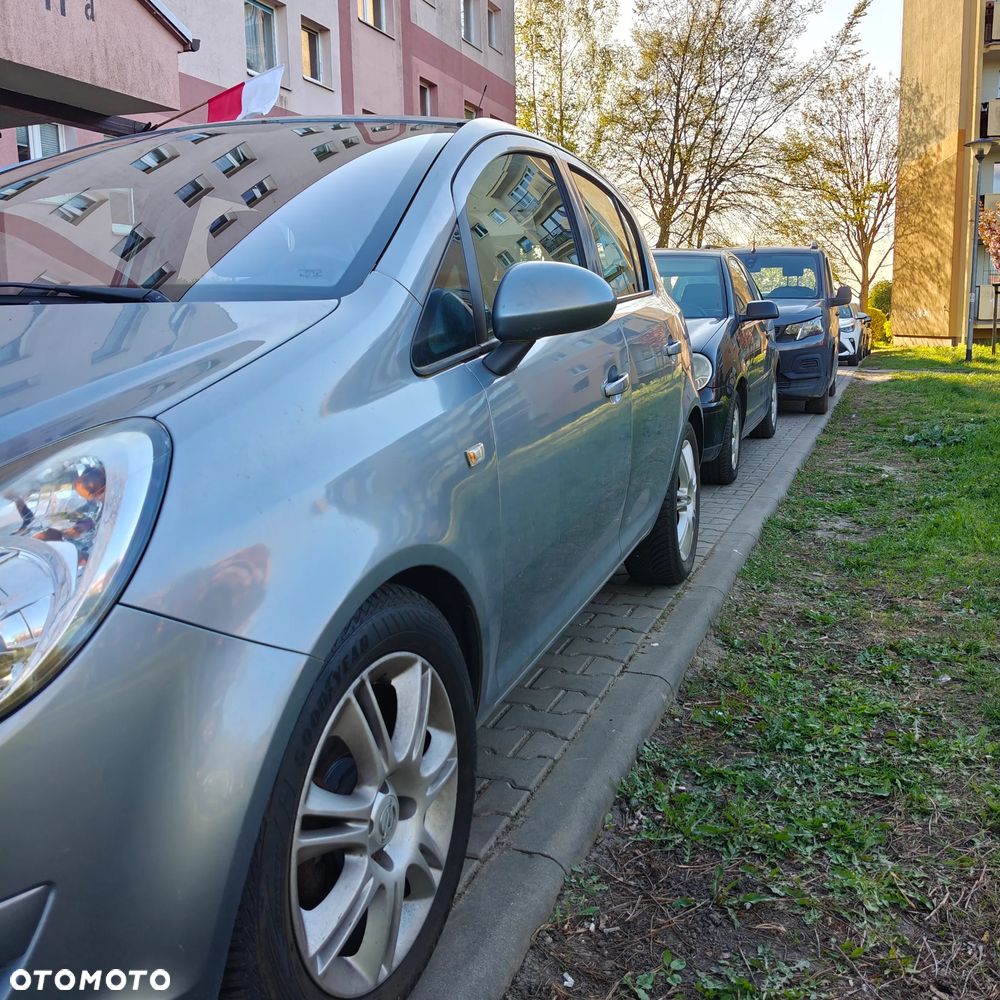 Opel Corsa 1.2 16V Cosmo - 7