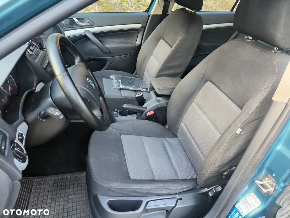 Skoda Octavia 1.6 Combi Ambiente - 20