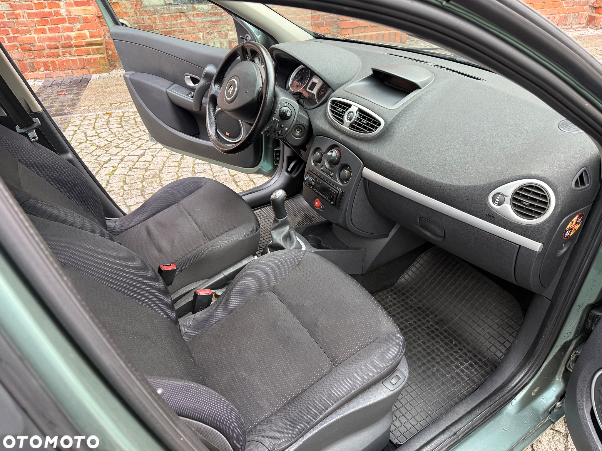 Renault Clio 1.2 16V 75 Grandtour Dynamique - 9