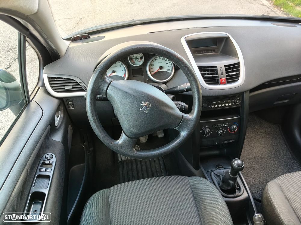 Peugeot 207 1.4 16V SE Millesim 200 Anos - 12