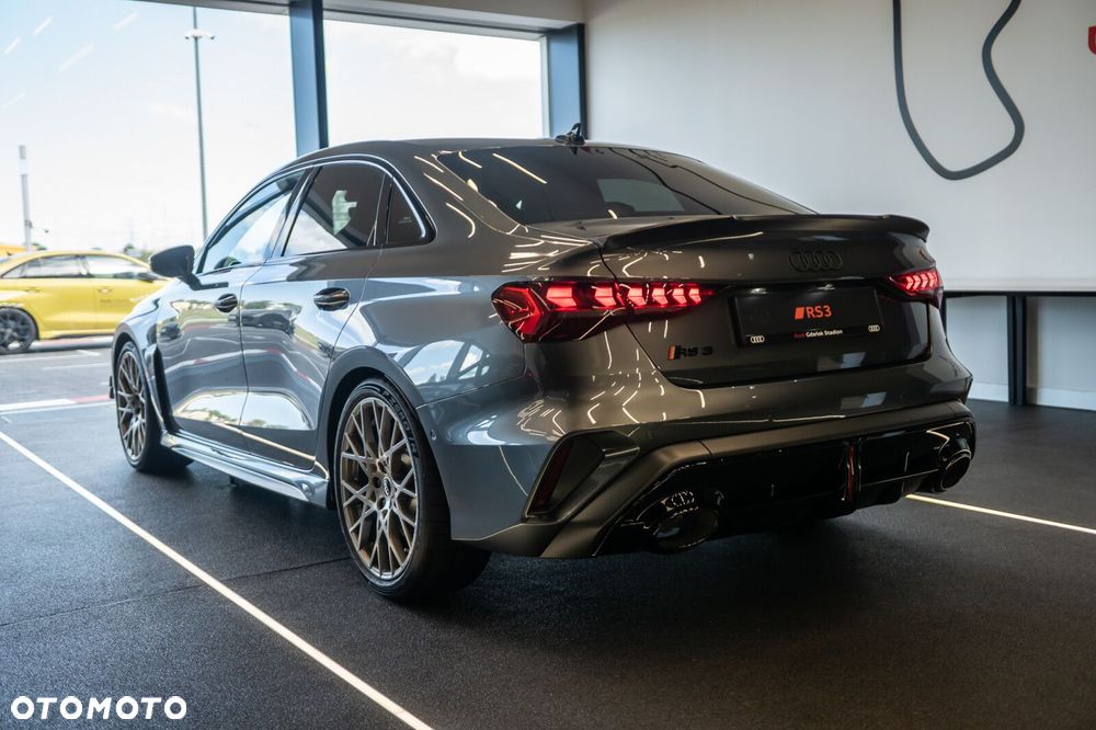 Audi RS3 Limousine - 4
