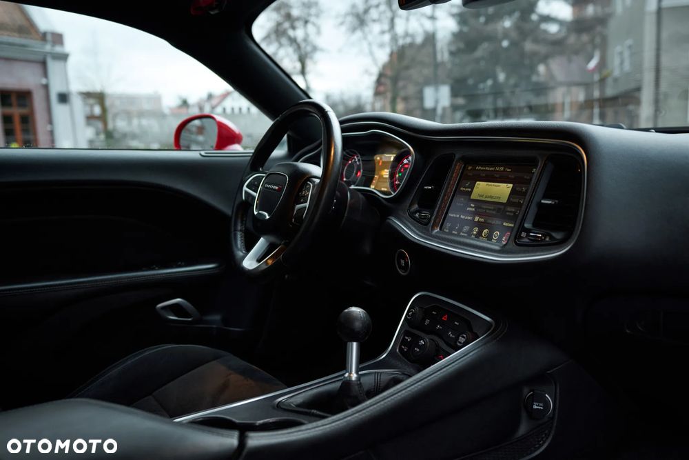 Dodge Challenger - 16