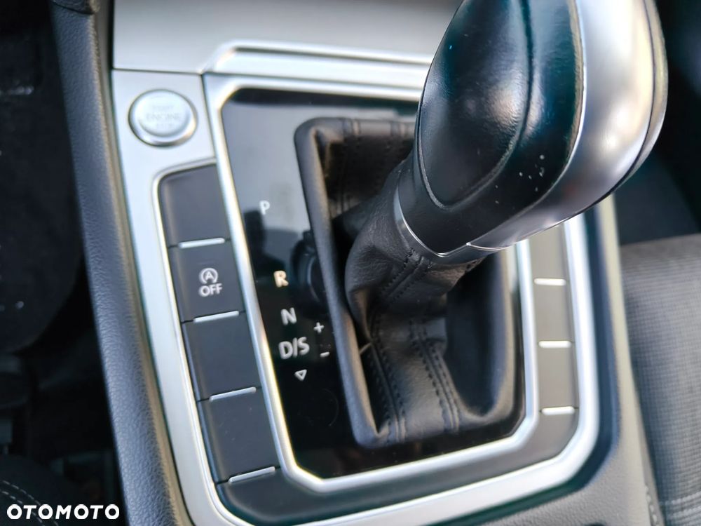 Volkswagen Passat 2.0 TDI SCR DSG Comfortline - 25