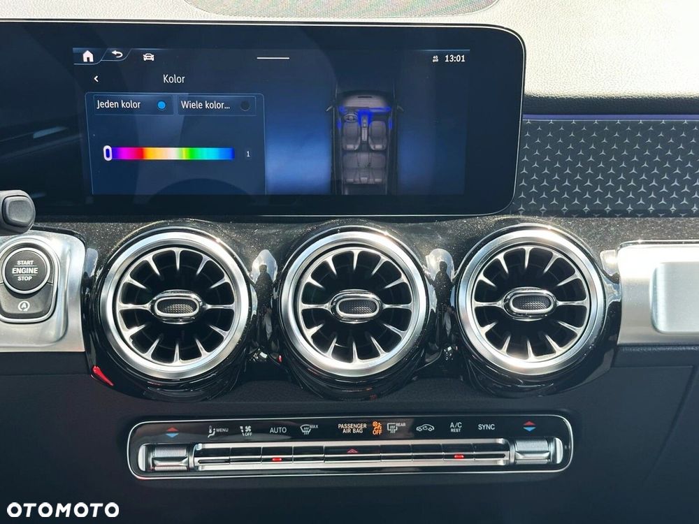 Mercedes-Benz GLB - 13
