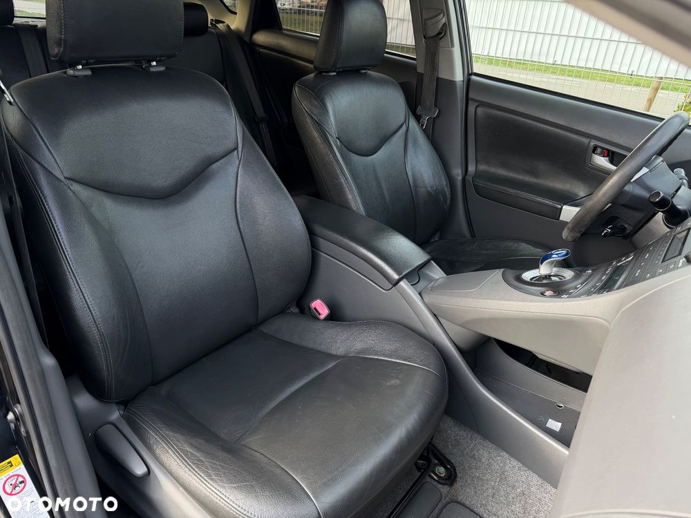 Toyota Prius (Hybrid) Executive - 21