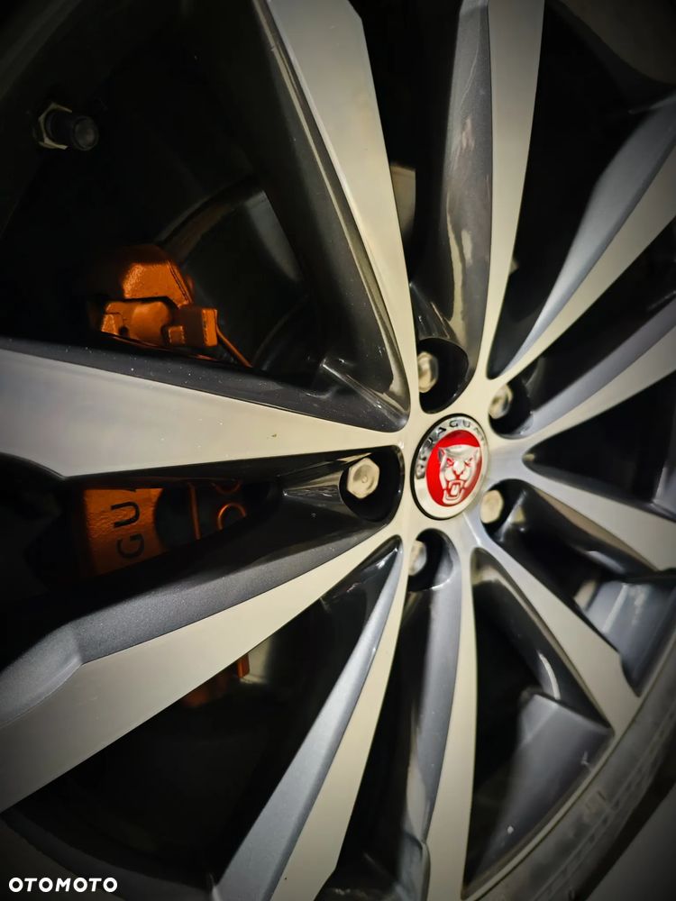 Jaguar F-Pace 2.0 i4D AWD R-Sport - 18
