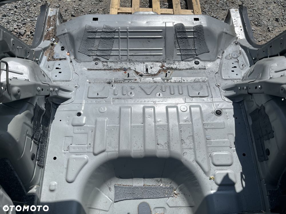 Dupa z dachem ćwiartka błotnik wanna pas tylny Peugeot 208 II ELEKTRYK - 7