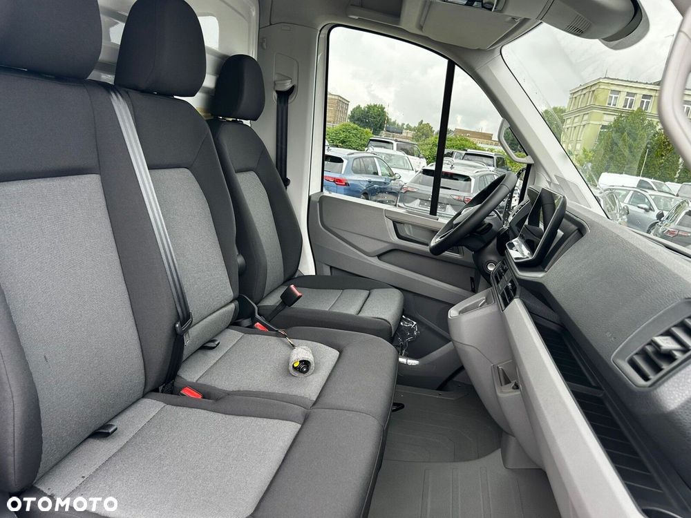 Volkswagen Crafter Podwozie z pojedynczą kabiną silnik: 2,0 l EURO VI SCR 163 KM / skrzynia biegów: Przedni napęd automatyczna 8-biegowa rozstaw osi: 4490 mm - 12