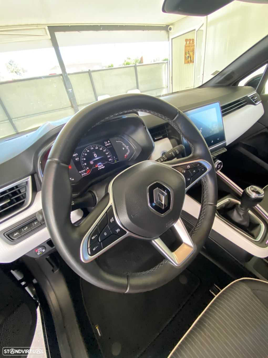 Renault Clio 1.0 TCe Techno Bi-Fuel - 36