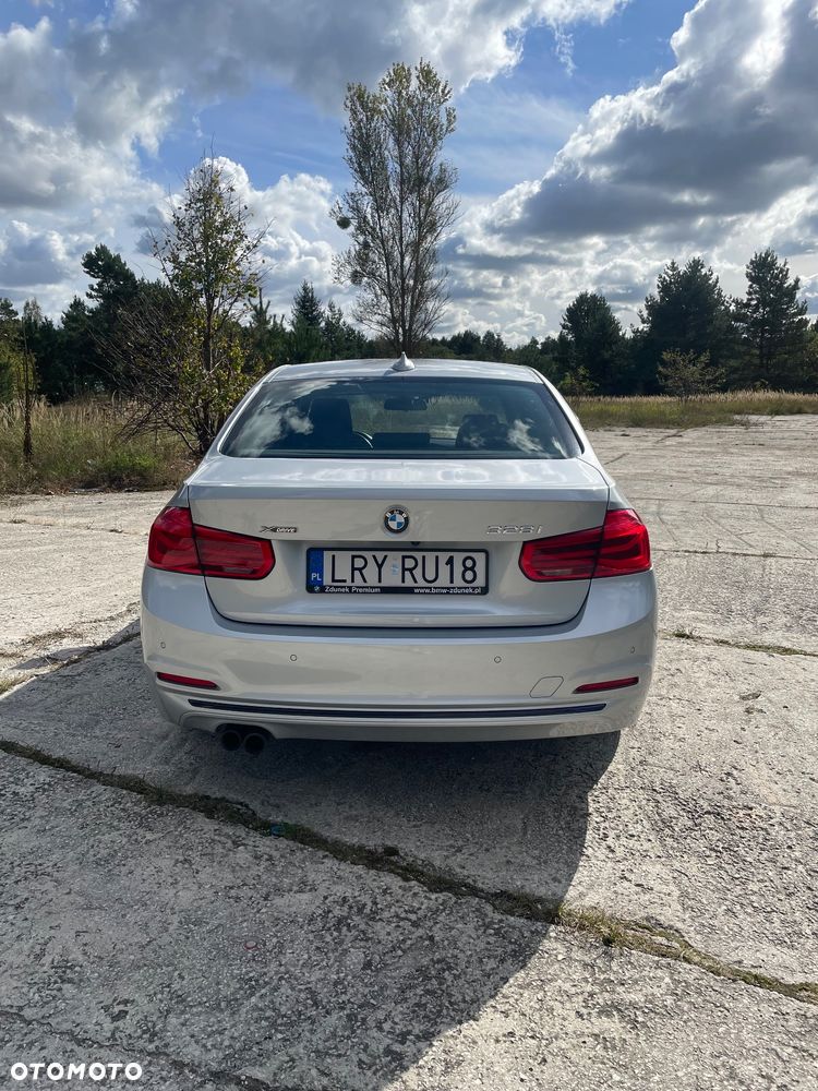 BMW Seria 3 328i xDrive Sport Line - 26