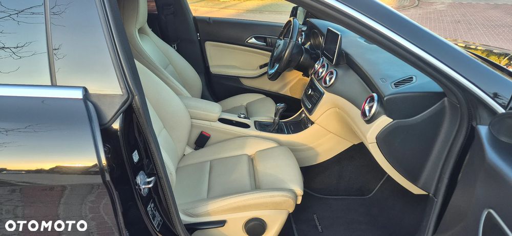 Mercedes-Benz CLA 200 UrbanStyle Edition - 21