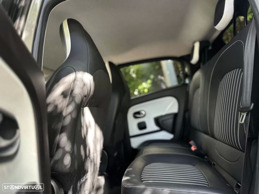Renault Twingo Z.E. 22 Intens - 14
