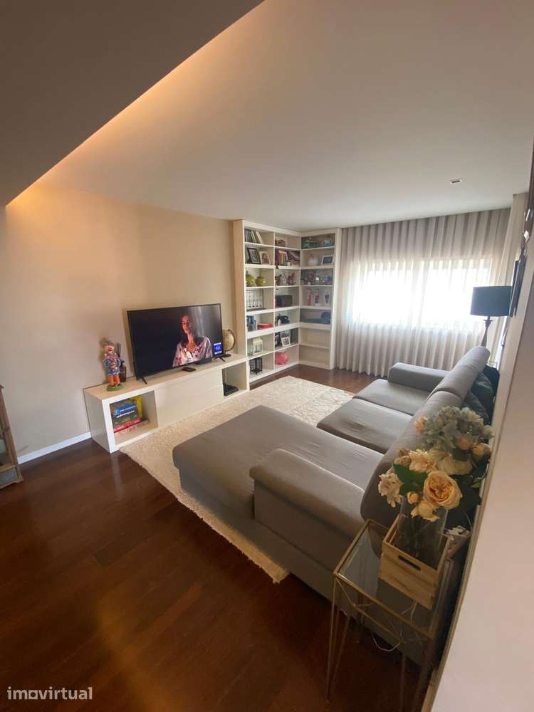 T2 remodelado com vista mar, duas varandas e elevador - Vila do Conde - Grande imagem: 5/18