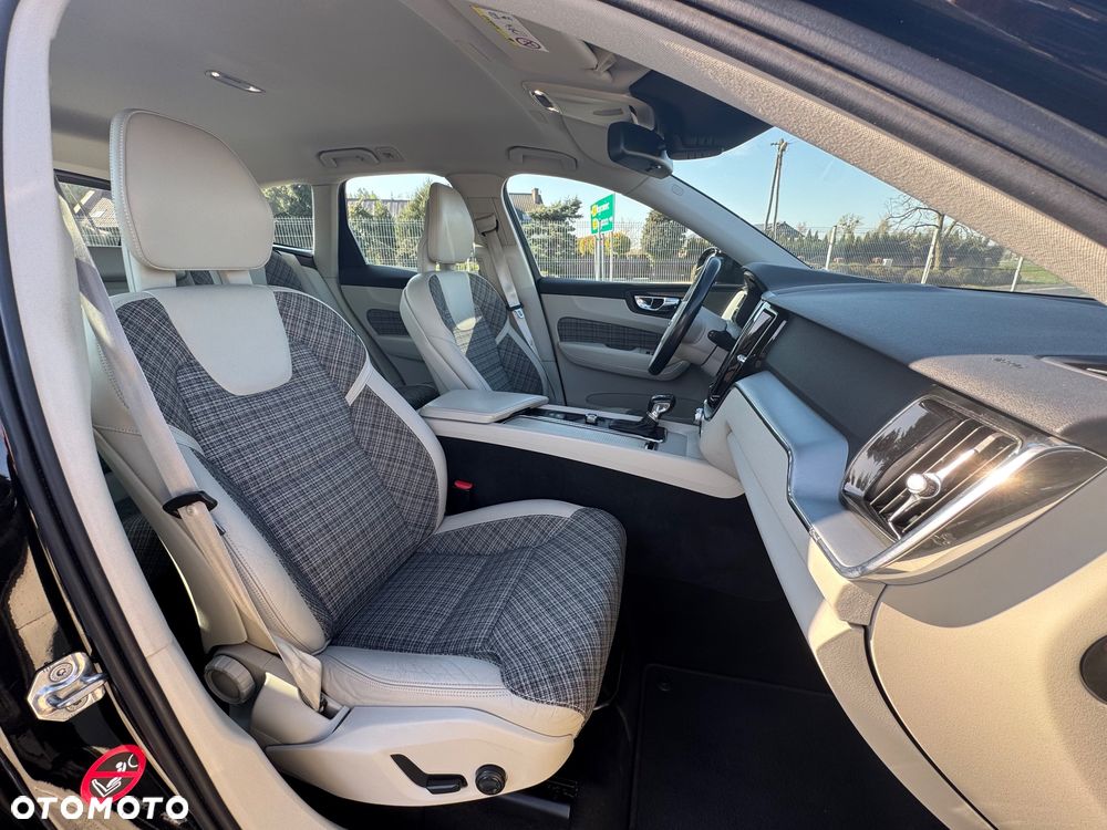 Volvo XC 60 D4 AWD Geartronic Momentum - 27